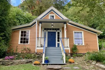 Image de Cozy & Historic Cottage in Downtown Marshall