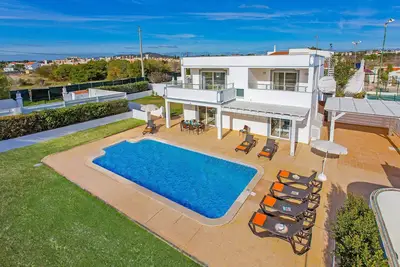 Villa Pianda by Villa Plus