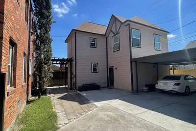 Image de Elegant 2 Bedroom 2 bathroom house in the museum district