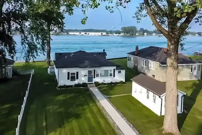 Image de Welcome to Island life! Charming waterfront home with amazing views of N. Channel