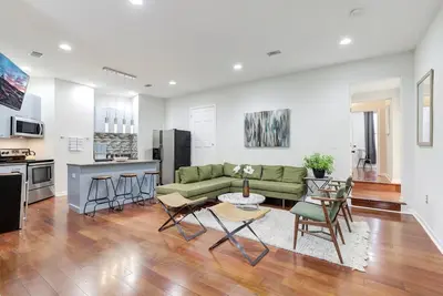 Image de Spacious Garden Oasis In The Heart Of Dc! Walkable To It All!