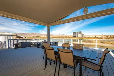 Image de Glass deck, dogs, sandy beach, private dock