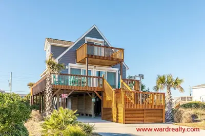 Image de Footprints In The Sand - Awesome 3 Br Home on 2nd Row!