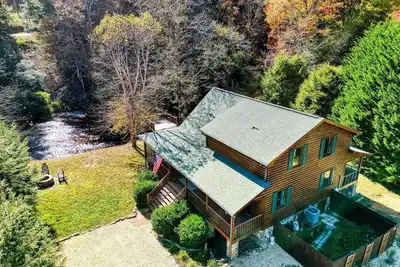Image de Troutmendous on Toccoa River - Egg Grill, Large Master Bedroom, Screened Porch!