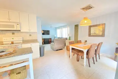 Image de Executive Golf Villa awaiting your arrival! Five min walk to Sea Palms Golf Club