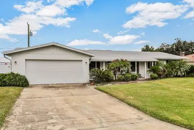 Image de Cozy Home Close to the Beach w/Private Pool, Private Washer/Dryer, Free WiFi