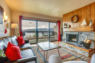 Image de 8 Mi to Keystone Resort: Dillion Condo w/ Hot Tub!