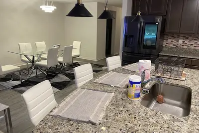Image de Luxury defined - Beautiful 5br 3Ba Home Perfect for entire family vacation