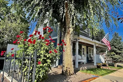 Image de Farmhouse-2 Bedroom Downstairs Unit - Short Walk to Courthouse Square