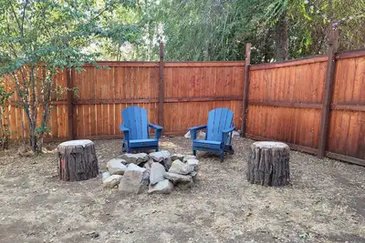 Image de Cozy Cottage, Large Fenced Yard, Close to Yosemite, Bass Lake