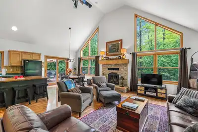 Image de Dog-Friendly Door County Cottage | Wooded 3 Acres + Screen Porch + Fire pit