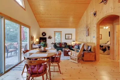 Image de Waterfront Mercer Cabin w/ Wraparound Porch!