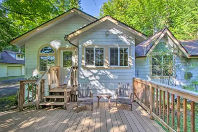 Image de 'Elk Hideaway:' Ashford Cottage w/ Hot Tub!