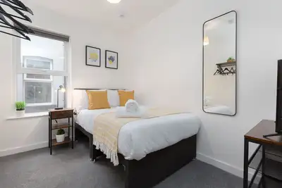 Image de Ideal apartment for couples, close to local attractions, central location
