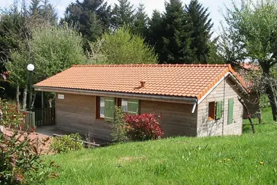 Image de Chalet 35m² Pmr avec Terrasse, 2 Chambres, Piscine, Activités de Plein Air, Animaux Acceptés