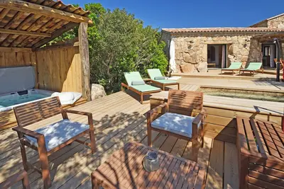 Image de Maison En Pierre Type Bergerie - Piscine Privee Chauffee A Piattata