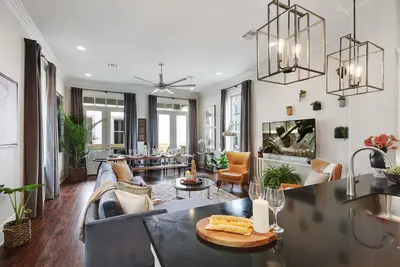 Image de Sunny, Midcentury Luxury Home, near French Quarter