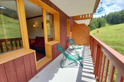 Image de 3ème étage, vue pistes de ski, balcon, télévision, casier à ski, 27m², Montchavin La Plagne
