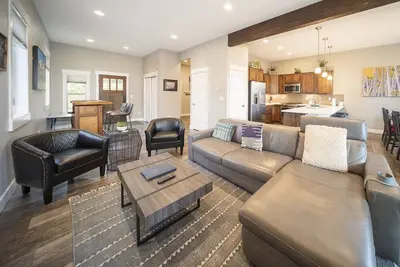Image de 3 bedroom home private hot tub great family rental