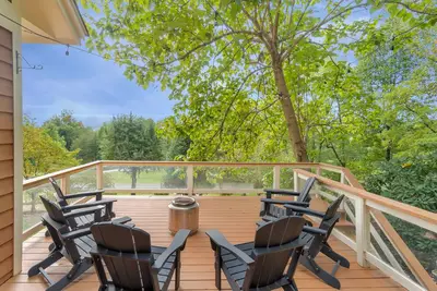 Image de 5 Br Wintergreen House w/ Game Room, 75” Tv, Ping Pong, Foosball, Wet Bar & Deck