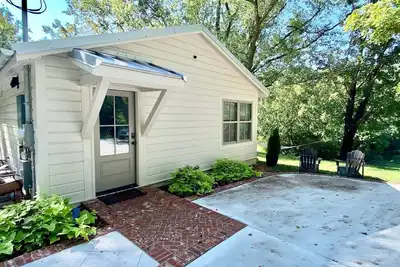 Image de *Private*Sanitized Cottage w\/Hot Tub *1 acre*sleeps 4