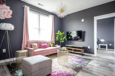 Image de Downtown! New-Built! Roof-top balcony! City View!