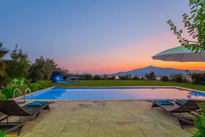 Image de Very Private Villa for 11 in Unique Setting nr. Sea with Spectacular Views