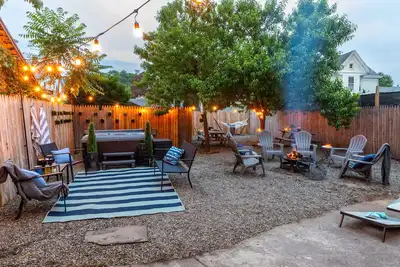 Image de Hot Tub - Fire Pit - Bbq - Hammock - Colonial