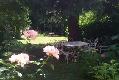 Image de Centre Bagnères de Luchon, gd T2\/3 (65m²) de caractère indépendant, avec jardin.
