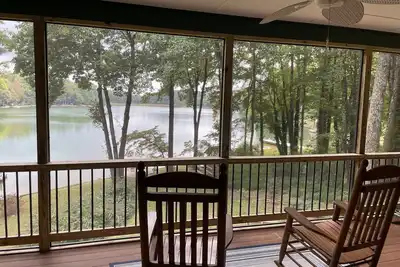 Image de Mountain House on Private Lake