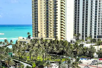 Image de Oceanview 3b2b Condo By The Beach