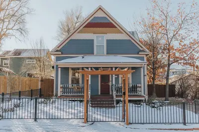 Image de Charming Century Home Near Downtown âť– Hot Tub, Spa & Fire Pit!