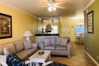 Image de Beautiful Barefoot Beach Resort Condo B207 on Boca Ciega Bay with beach access