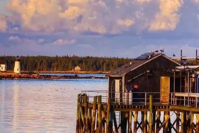 Image de Lobster Cottage on the Harbor W/Lighthouse and Waterviews.