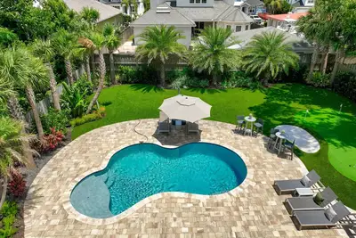 Image de Chic Beach Retreat: Pool/5-Blocks to the Beach
