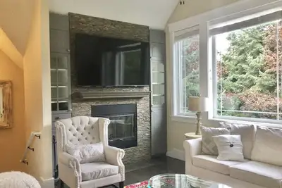 Image de Coastal Retreat Across From Puget Sound Sleeps 2-4. High Speed Internet.