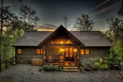 Image de Incredible mountain view - amazing property -hot tub -game room - great location