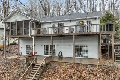 Image de Lakefront 4br w/ dock, lake toys - family fun - Check out our reviews!