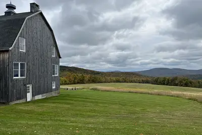 Image de Beautiful Barn Estate: 5 bdrms 5 bathrooms, fireplaces, views & more
