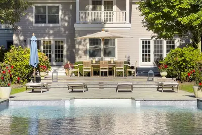 Image de Relaxed and tasteful Watermill home with resort amenities on 3. 25 acres