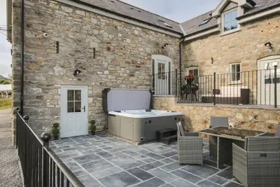 Image de Sun Trevor Barn 1, pet friendly, with hot tub in Llangollen