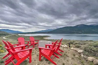Image de Breathtaking Lake-View Retreat w/ On-Site Hiking!