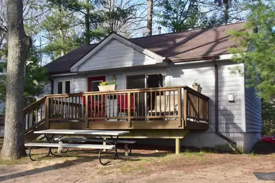 Image de Beautiful Spider Lake Waterfront Cabin Rental