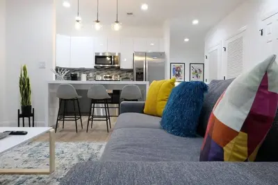 Image de Pop Art Chic! Stunning Shaw - U Street Apartment