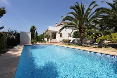 Image de Villa GloriAnn avec piscine, Wi-Fi, A/C, terrasses et jardin