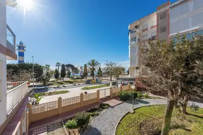 Image de Avec vue sur la mer sur un appartement avec piscine partagée