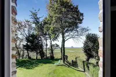 Image de Gîte des Salines en pierre avec vue
