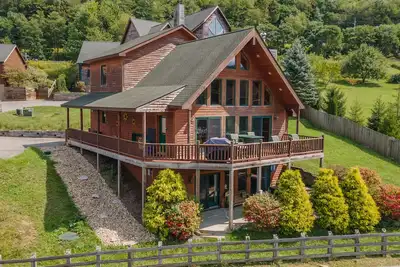 Image de New! Mountain Gem: Lake Access, Fireplaces, A/C, Jetted Tub!