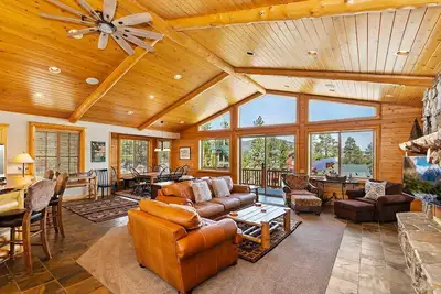 Image de Rebel Ridge Retreat by Destination Big Bear : Gorgeous Mountain Views Backing to Nature Preserve in Eagle Mountain Estates! 2 Master Suites! Hot Tub! Pet Friendly!