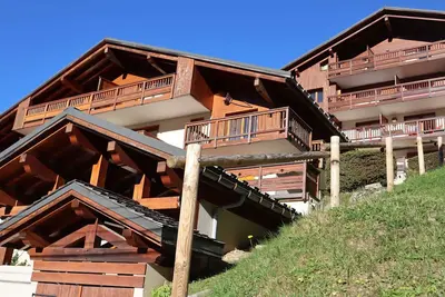 Image de Appartement lumineux 2 chambres, parking, terrasse, proche commerces et pistes Ă ArĂŞches-Beaufort